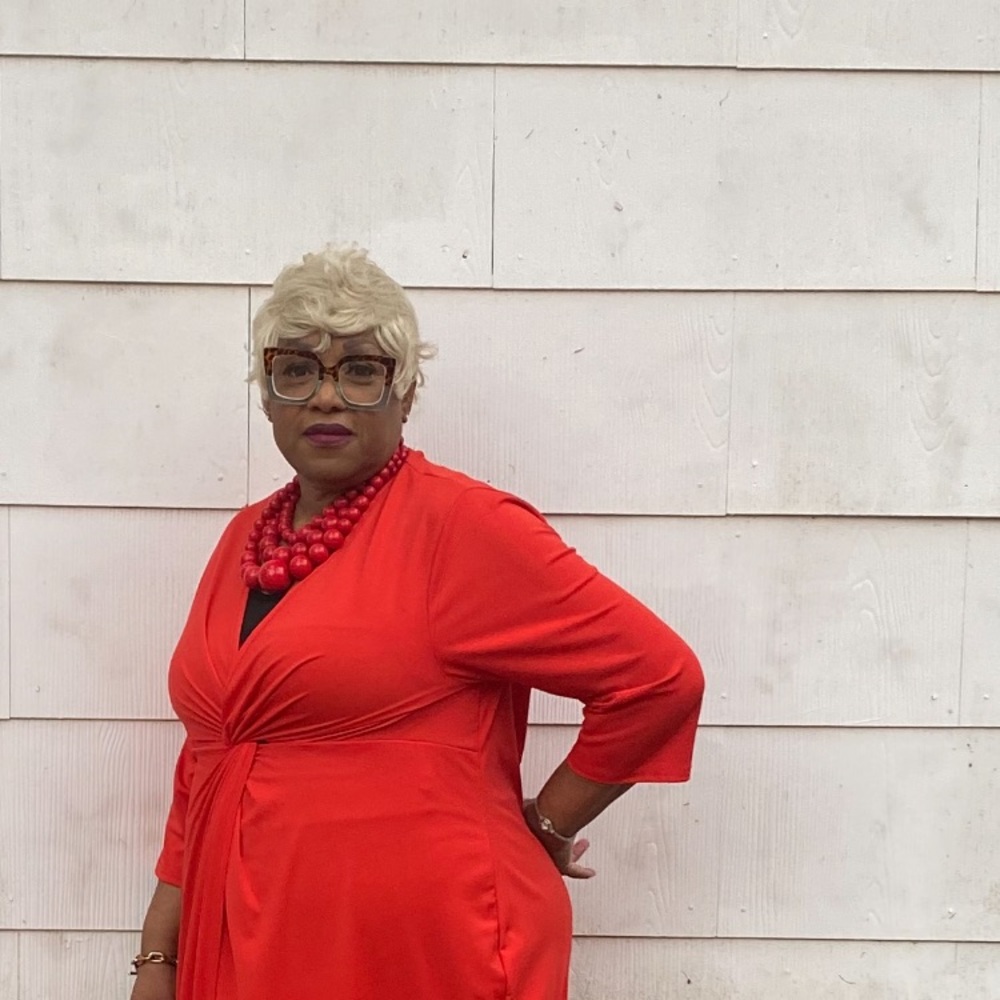 Meet your Posher, Maxine